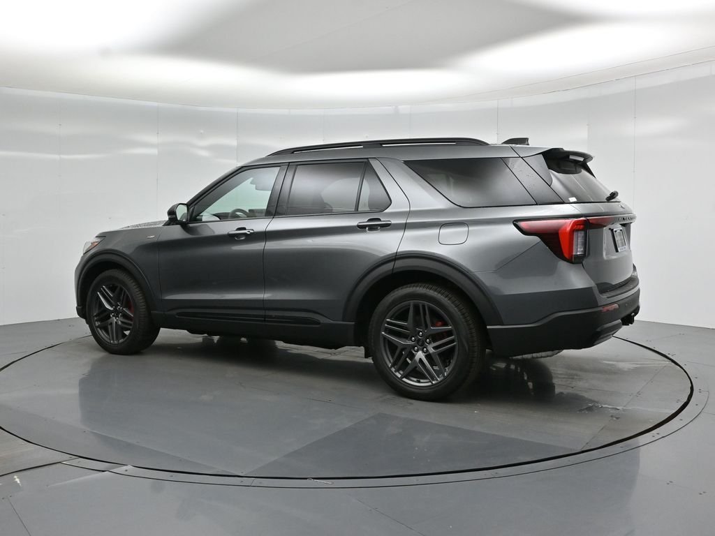 New 2026 Carbonized Gray Metallic Ford ST-Line image 6
