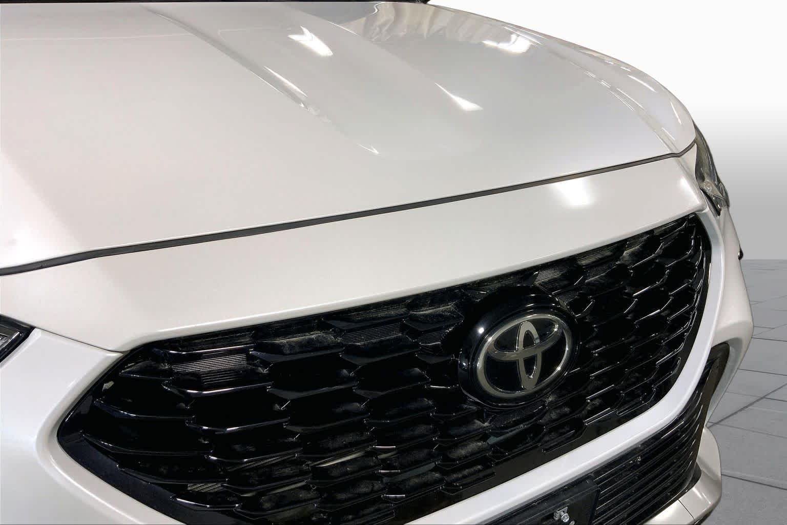 Used 2023 Wind Chill Pearl Toyota XSE image 30