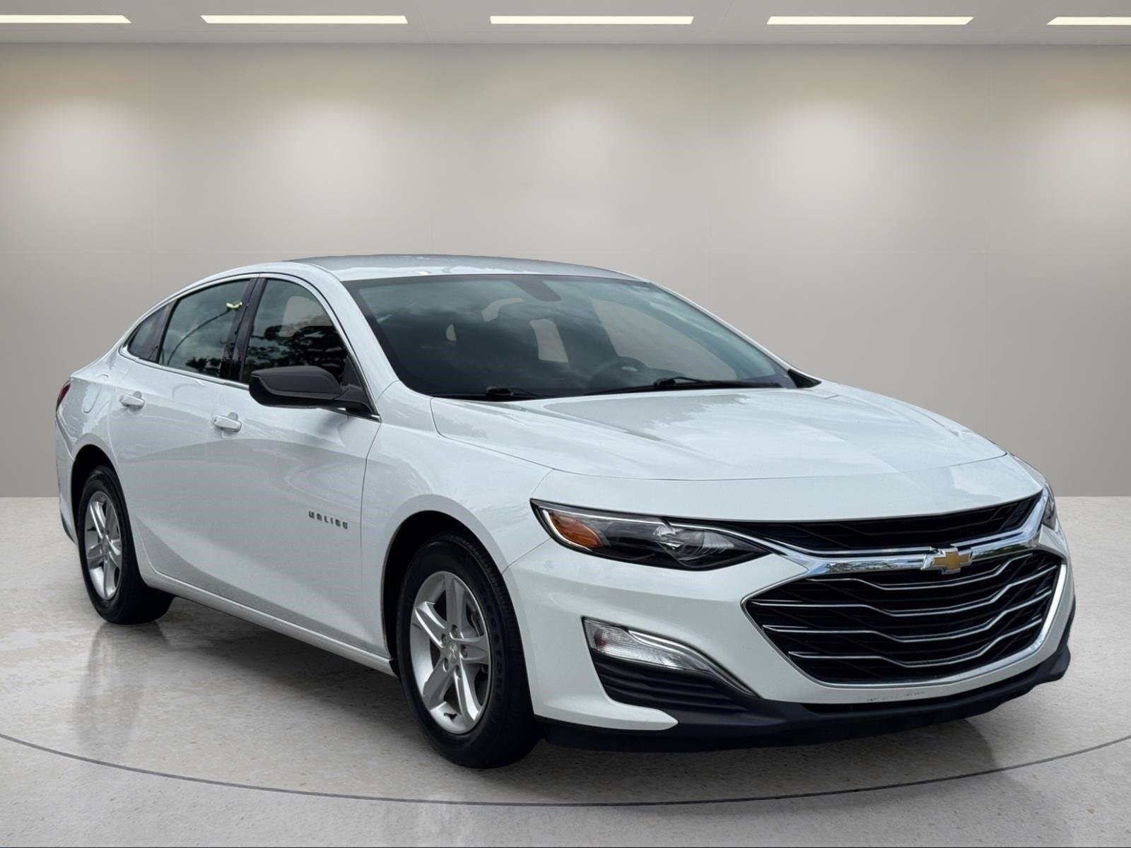 Used 2020 Summit White Chevrolet LS image 7