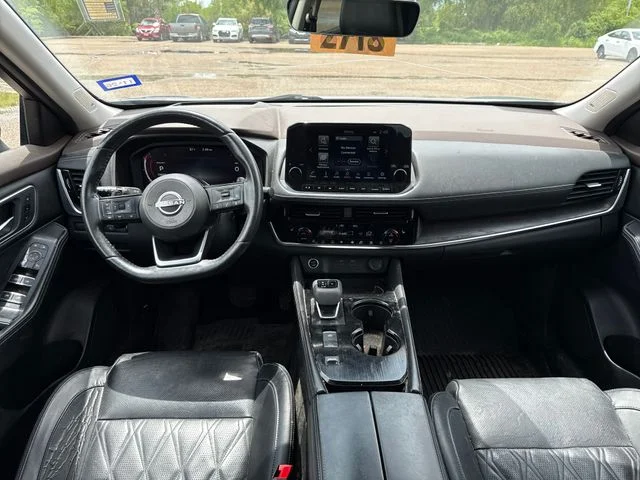 Used 2022 Gray Nissan Platinum image 13