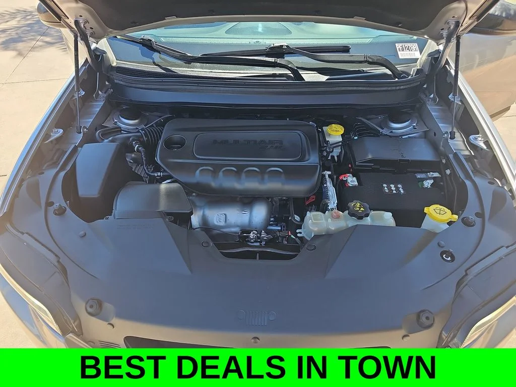 Used 2021 Silver Jeep Latitude Plus image 30