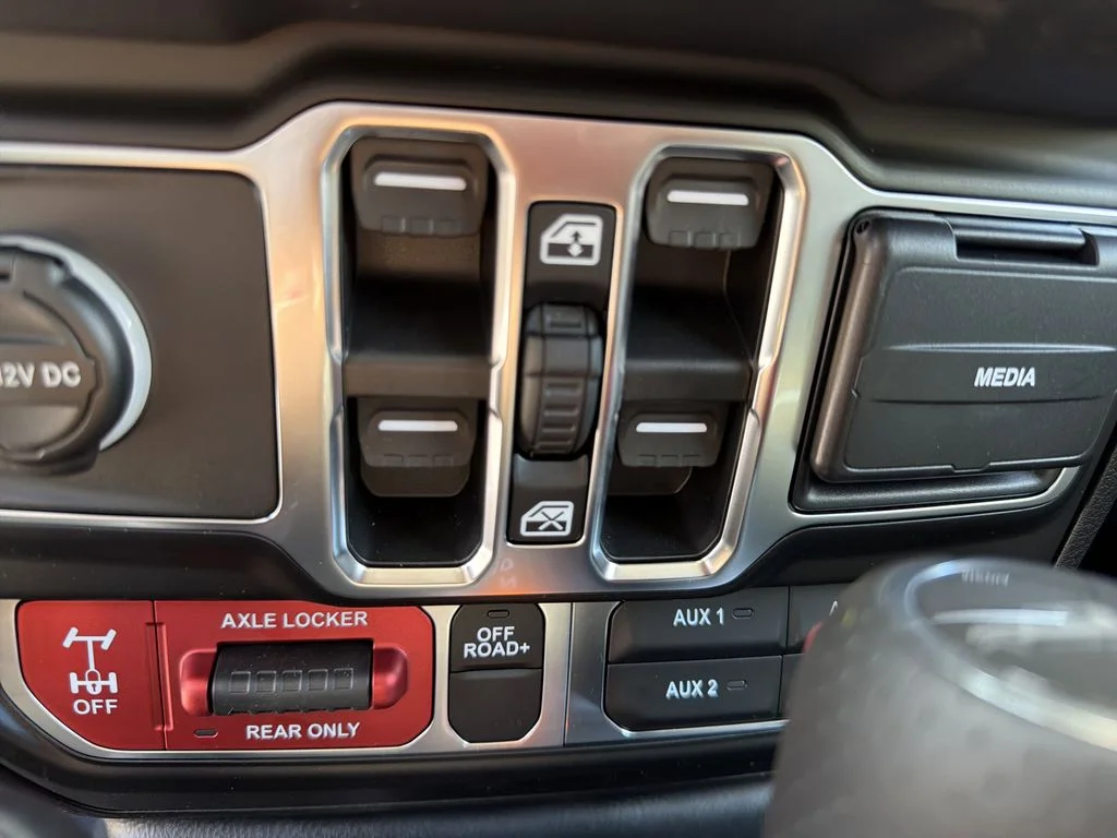 New 2026 Anvil Clear-Coat Exterior Paint Jeep Mojave X image 22