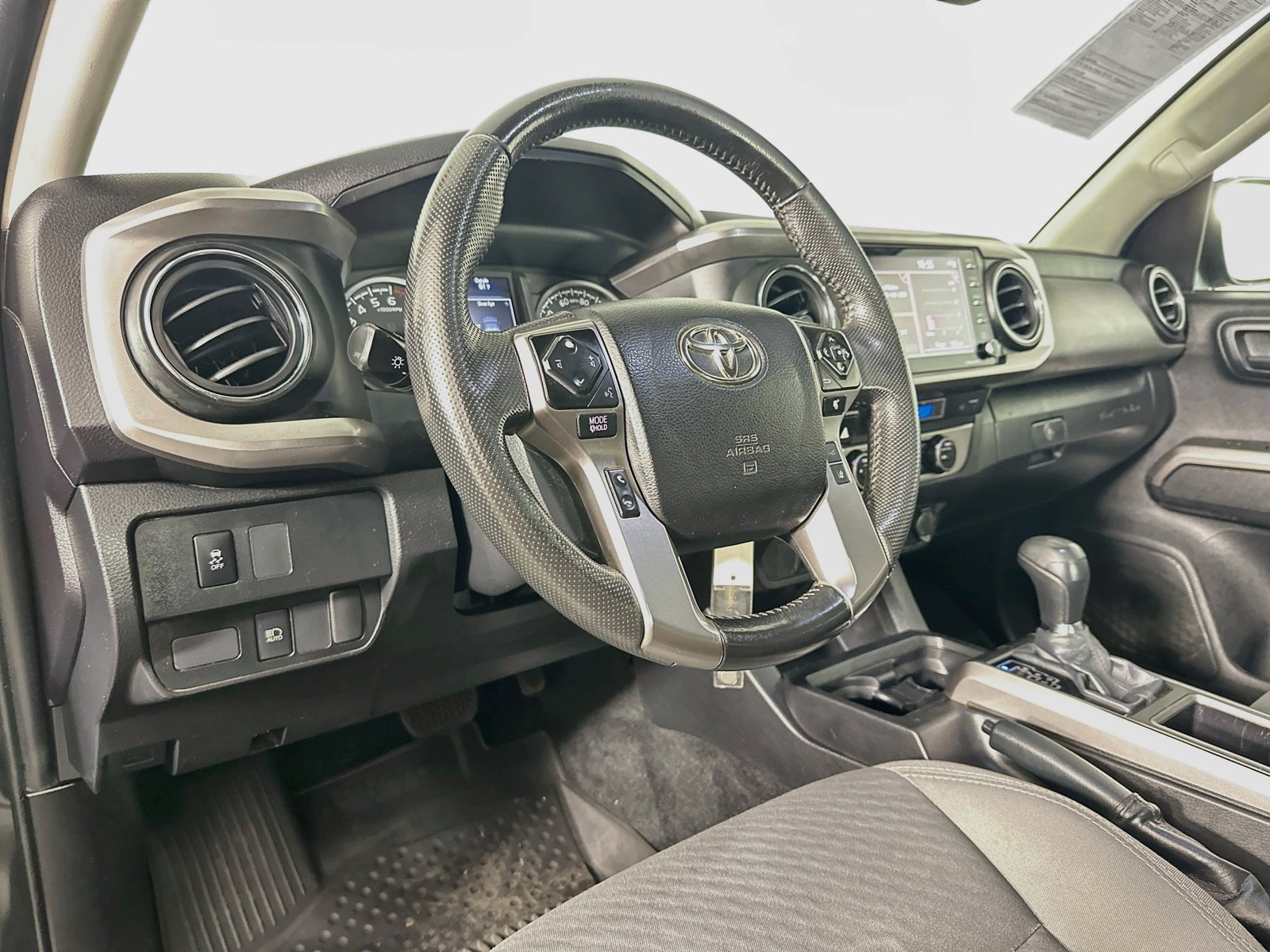 Used 2022 Midnight Black Metallic Toyota SR5 image 10