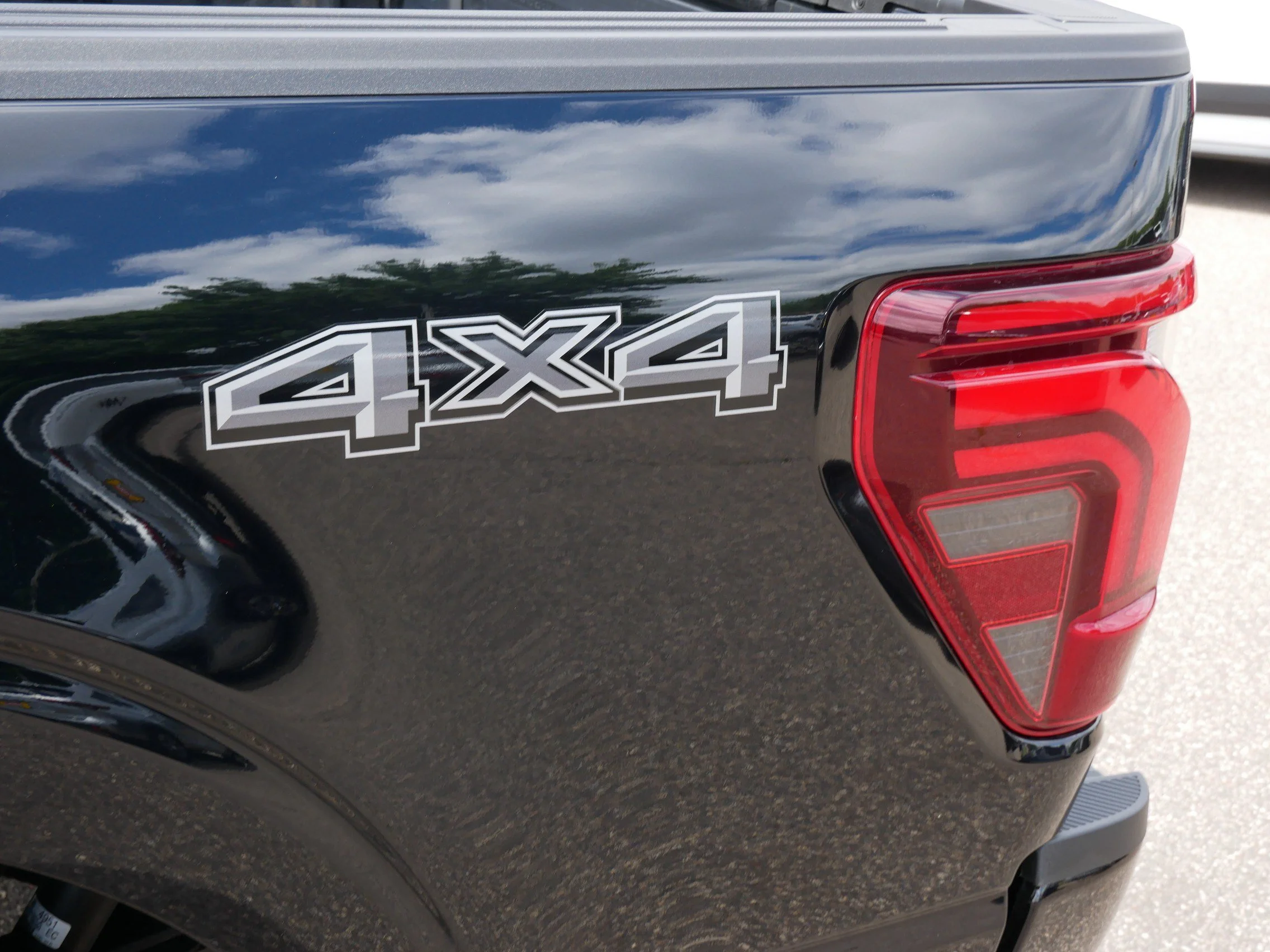 Used 2025 Agate Black Metallic Ford Platinum image 18