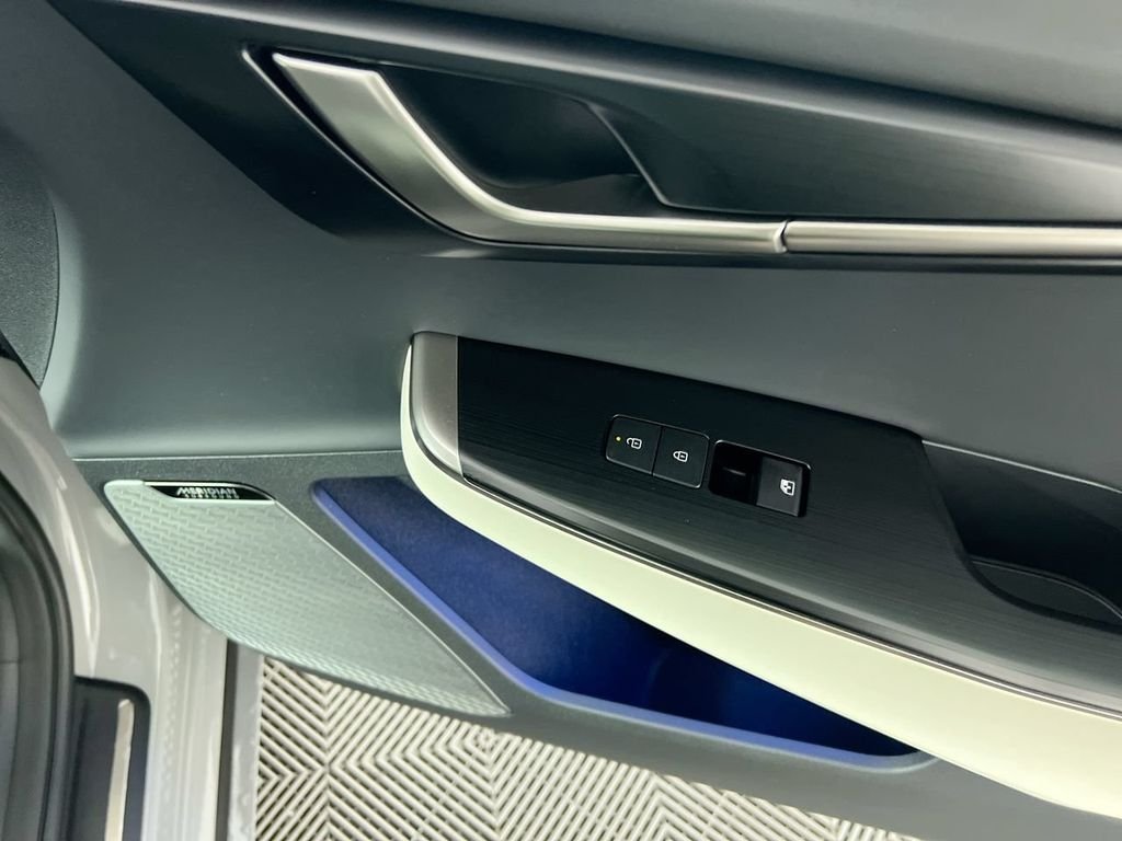 New 2026 Wolf Gray Kia GT-LINE image 33