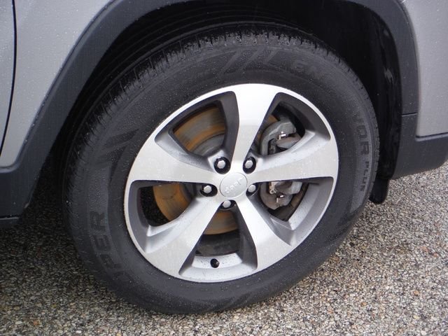 Used 2020 Silver Jeep Limited image 3