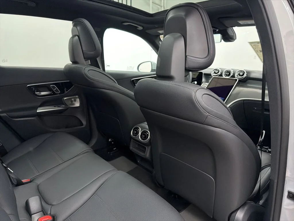 Used 2026 White Mercedes-Benz GLC 300 image 24