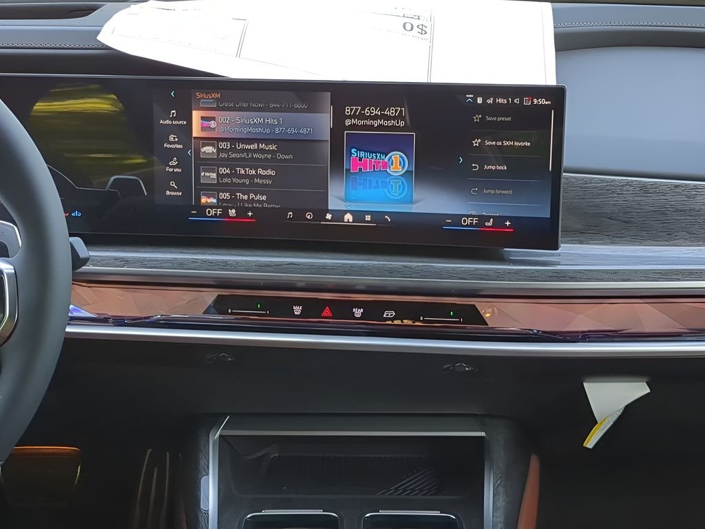 2025 BMW 7 Series 760i - Photo 17