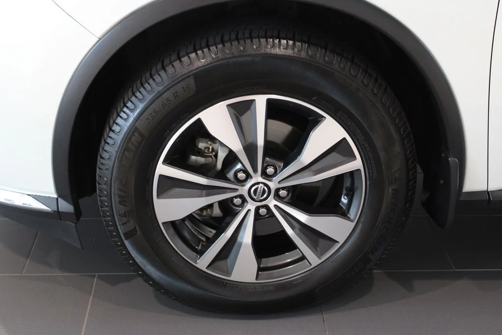 Used 2020 Pearl White Nissan S image 29