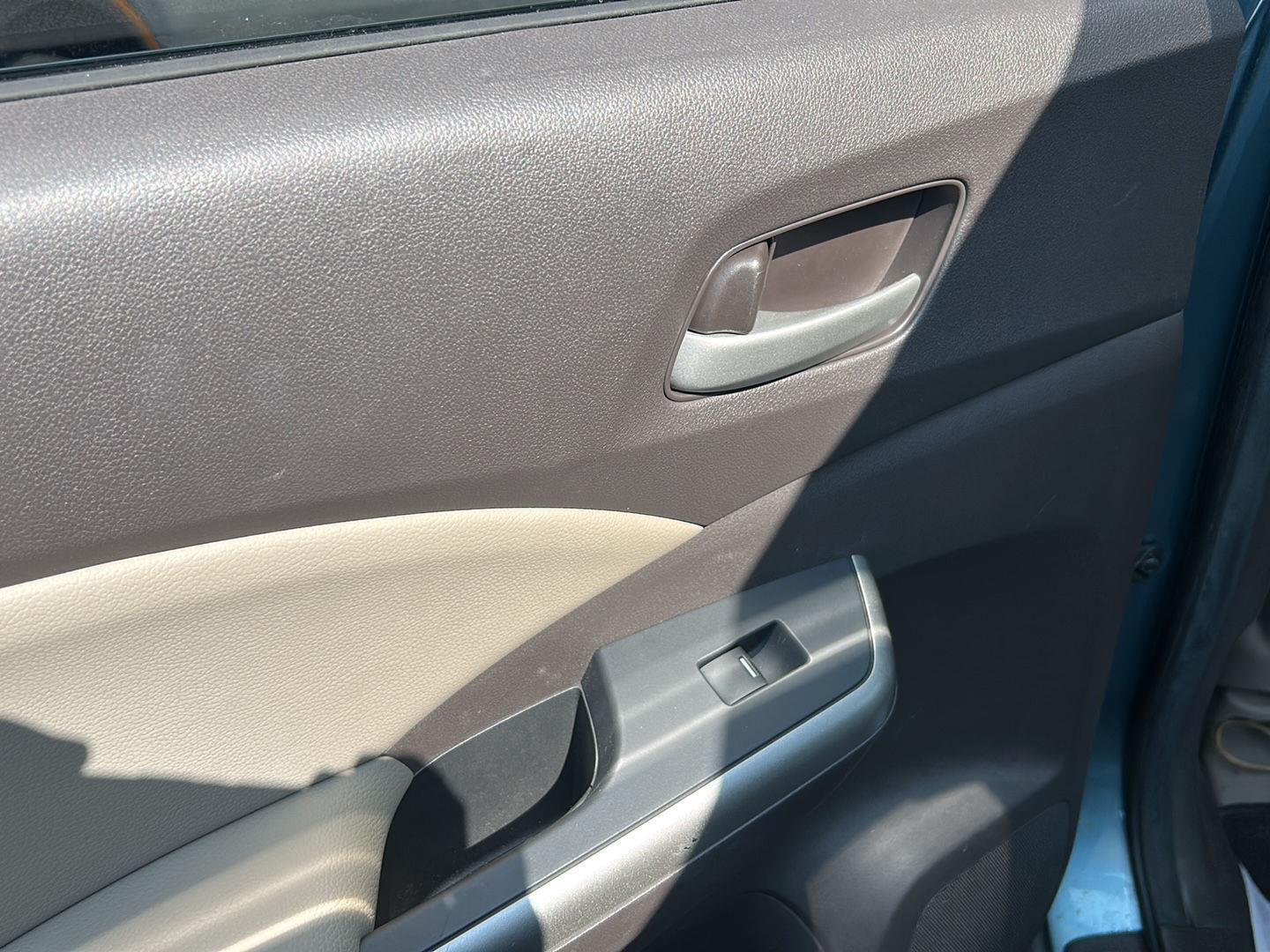 Used 2014 Twilight Blue Metallic Honda EX-L image 17