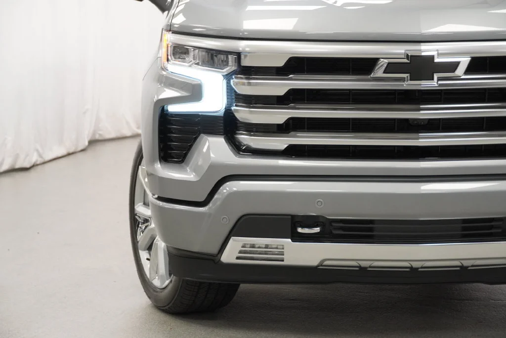 New 2026 Sterling Gray Metallic Chevrolet High Country image 32