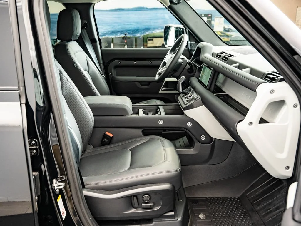 Used 2023 Black Land Rover S image 23