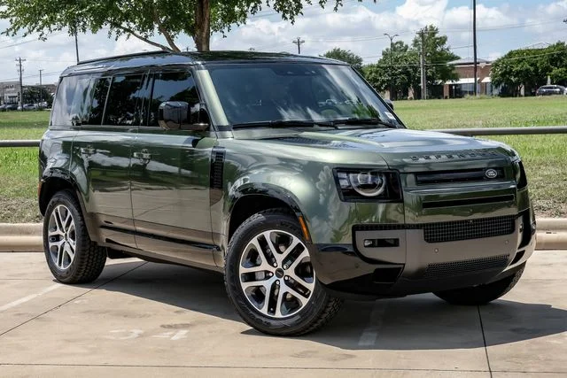 New 2026 Woolstone Green Land Rover X-Dynamic SE image 6