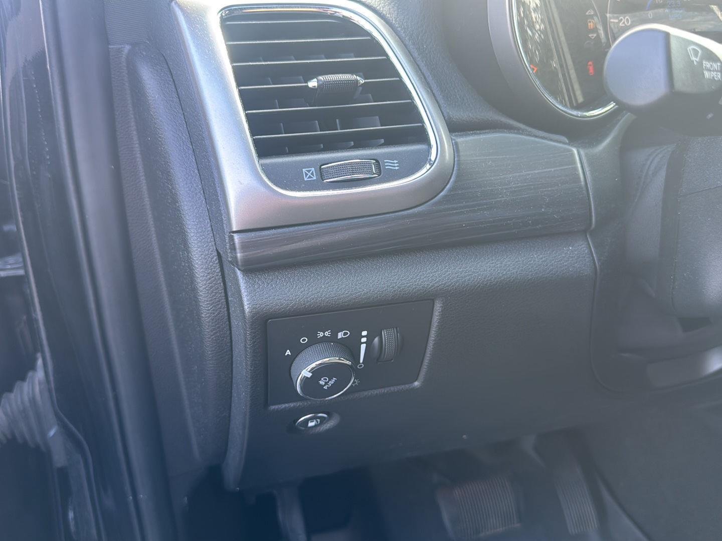 Used 2021 Diamond Black Crystal Pearlcoat Jeep Laredo E image 14