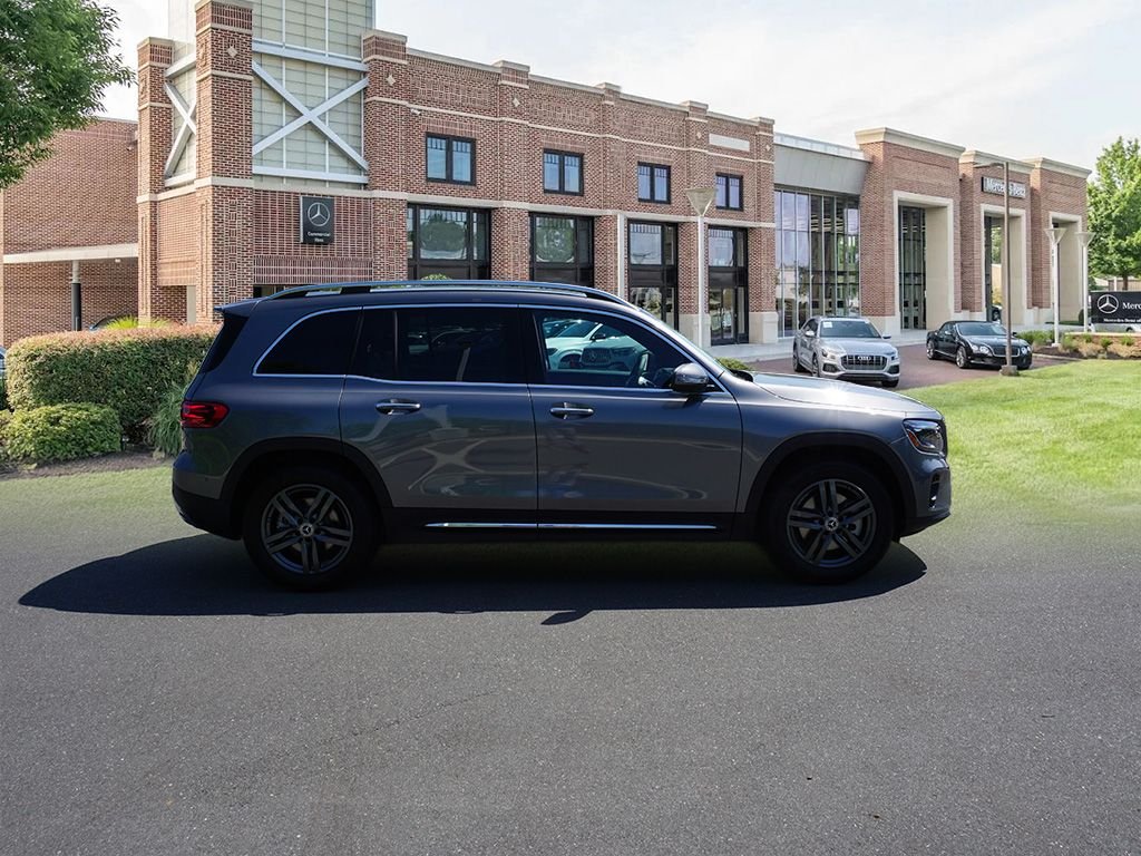 Certified Used 2025 Mountain Grey Metallic Mercedes-Benz GLB 250 image 5