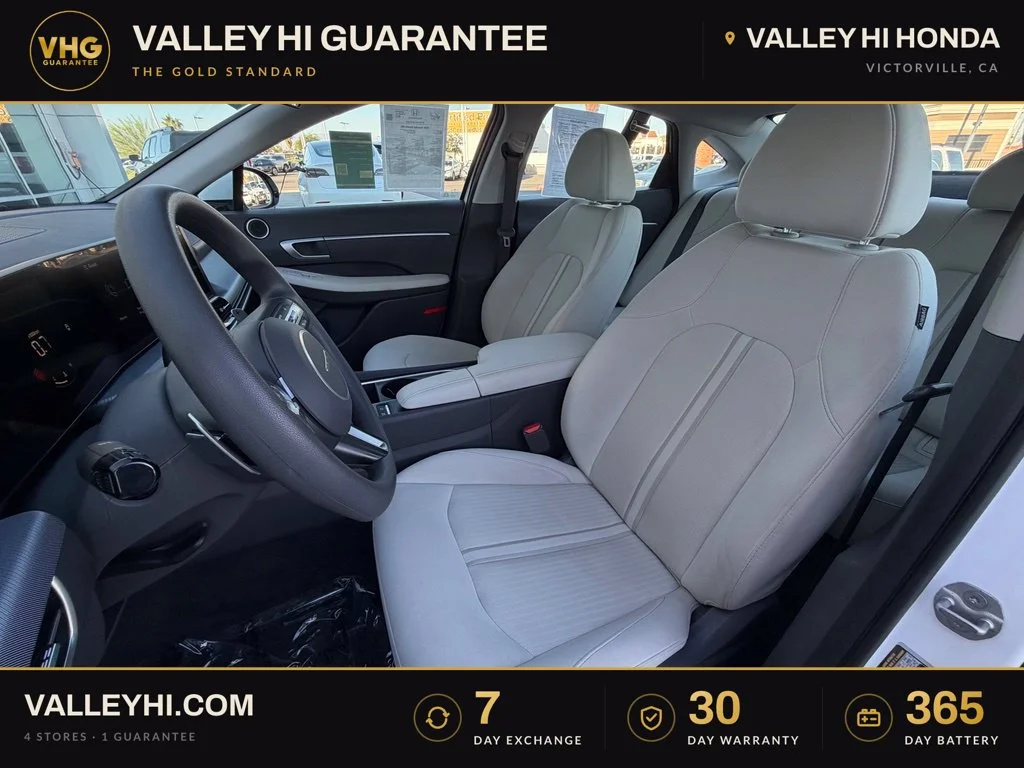 Used 2025 White Hyundai SEL image 16