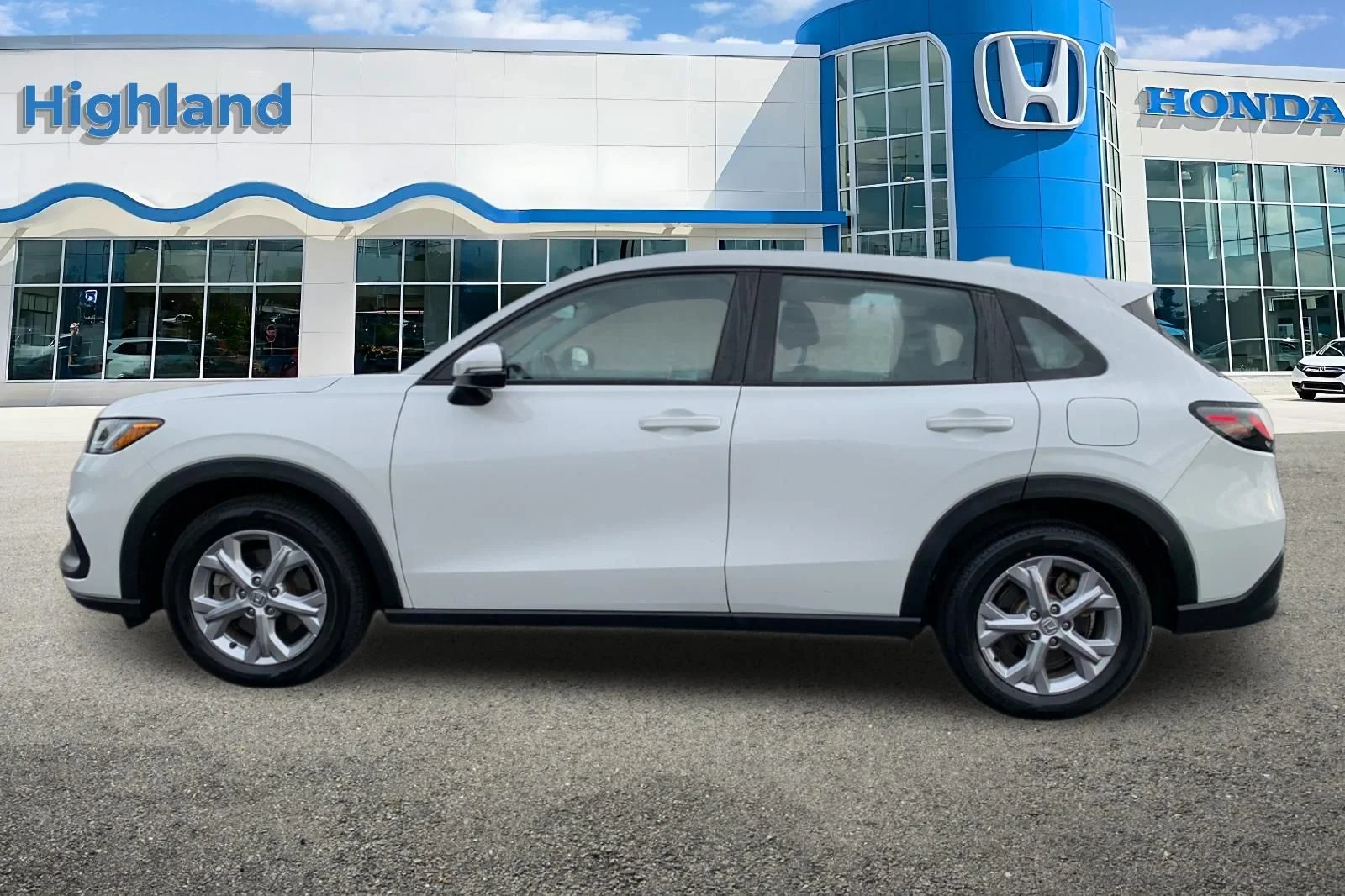 Certified Used 2024 White Honda LX image 2