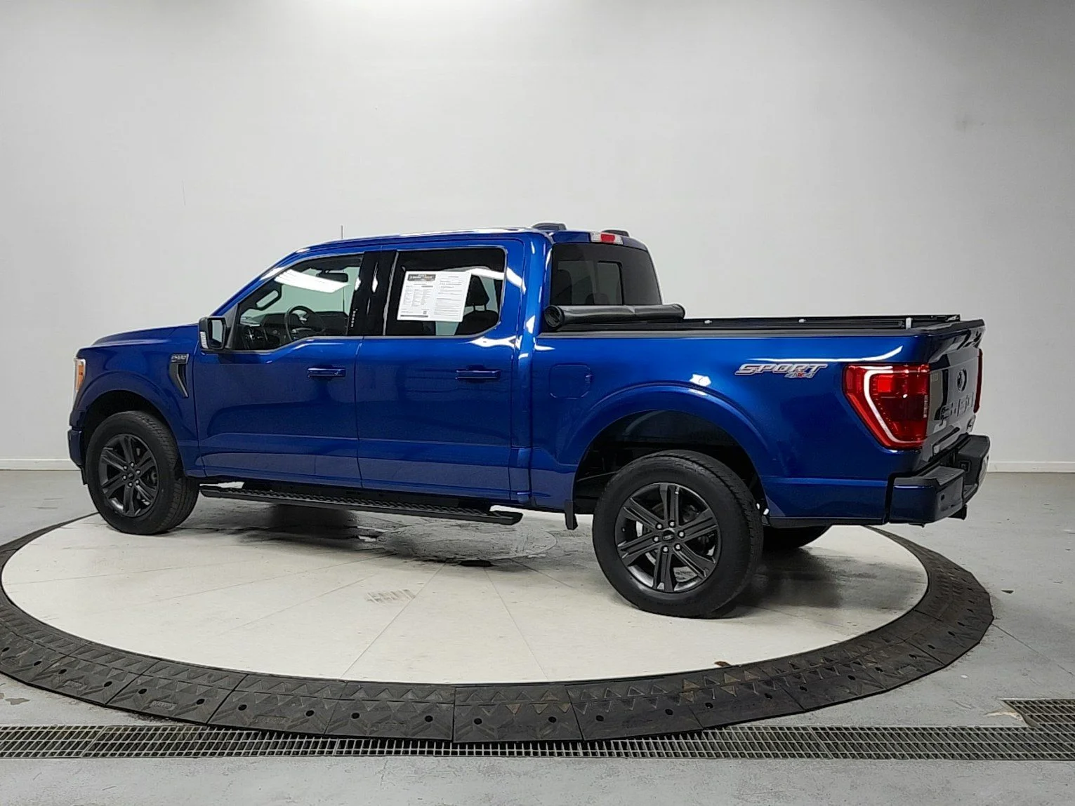 Used 2023 Blue Ford XLT image 5