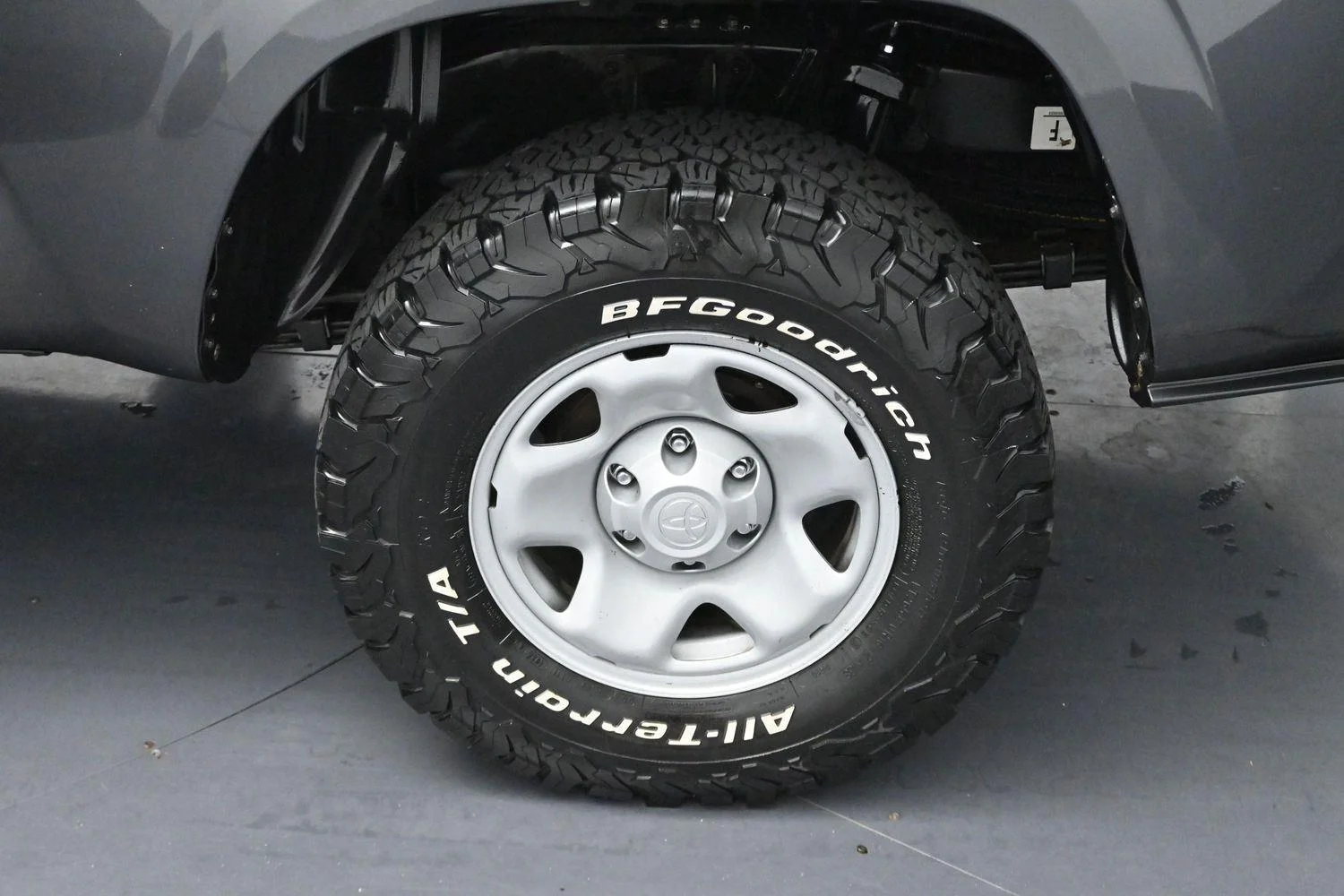 Used 2019 Magnetic Gray Metallic Toyota SR5 image 29