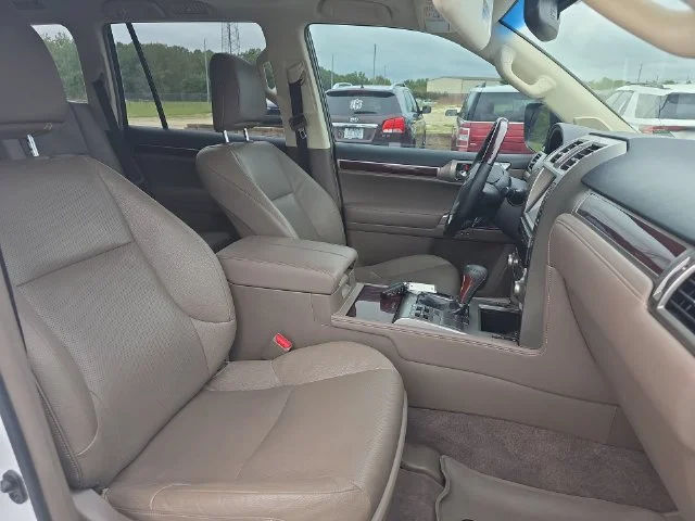 Used 2019 White Lexus 460 image 11