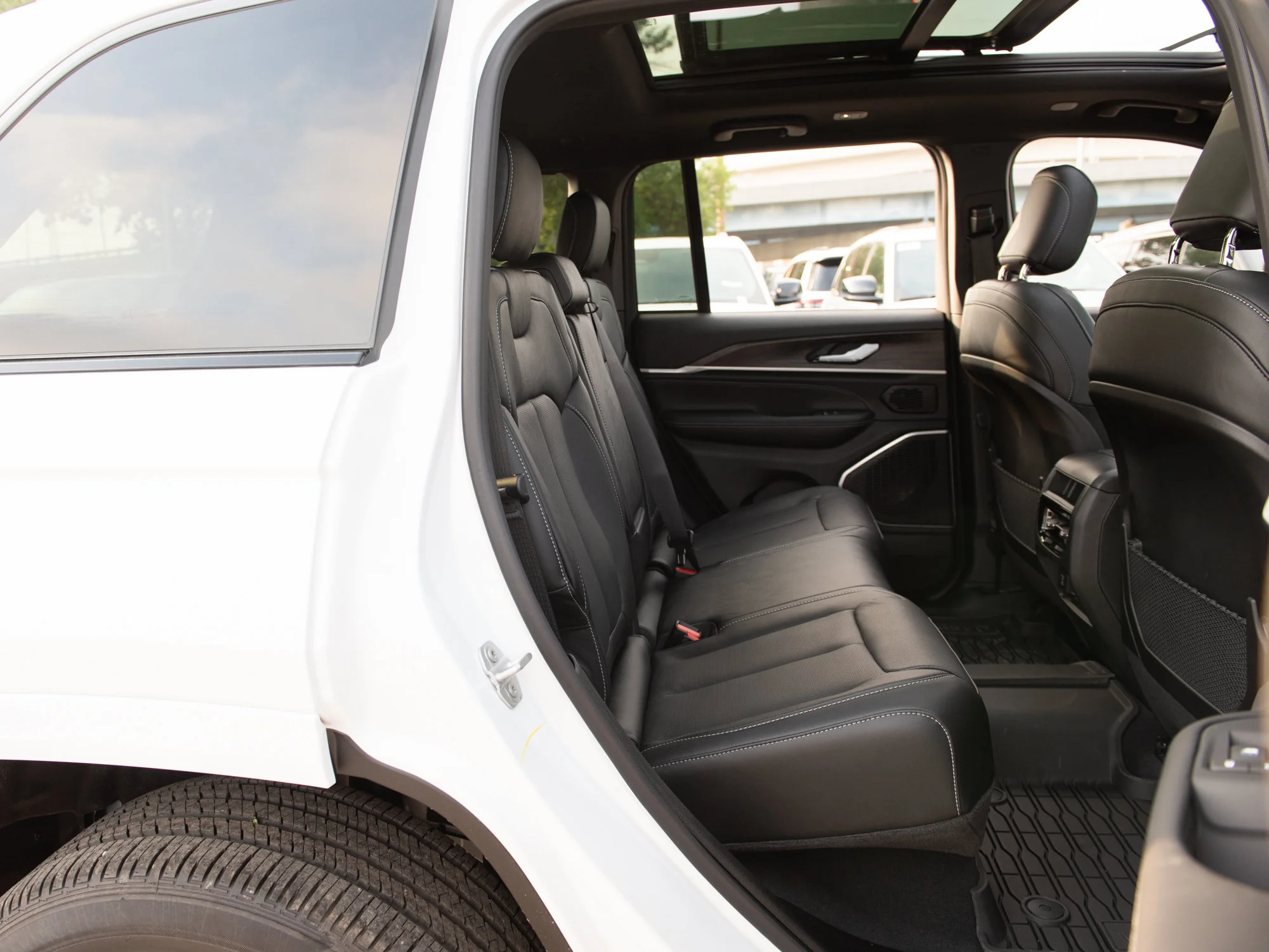 New 2026 White Jeep Limited Reserve* image 32