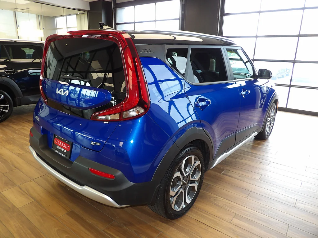 Used 2022 Neptune Blue/Cherry Black Kia X-Line image 6
