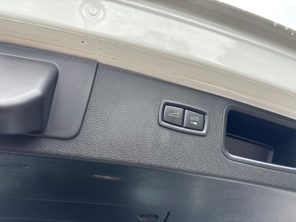 Used 2017 White Porsche Base image 12