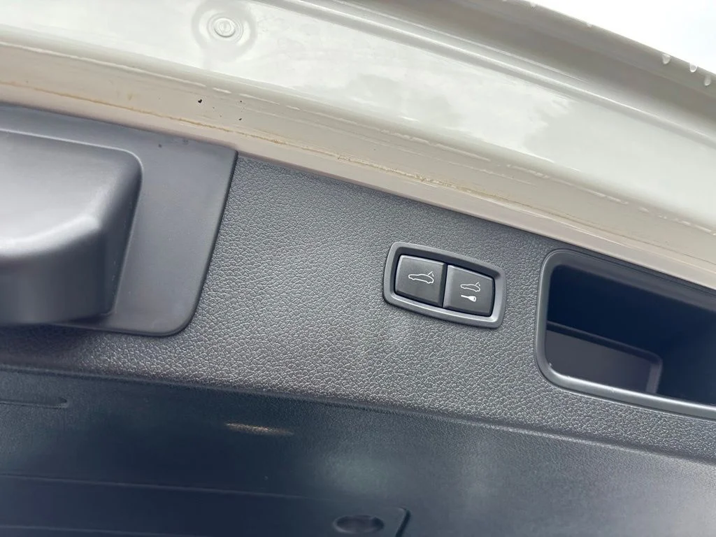 Used 2017 White Porsche Base image 12