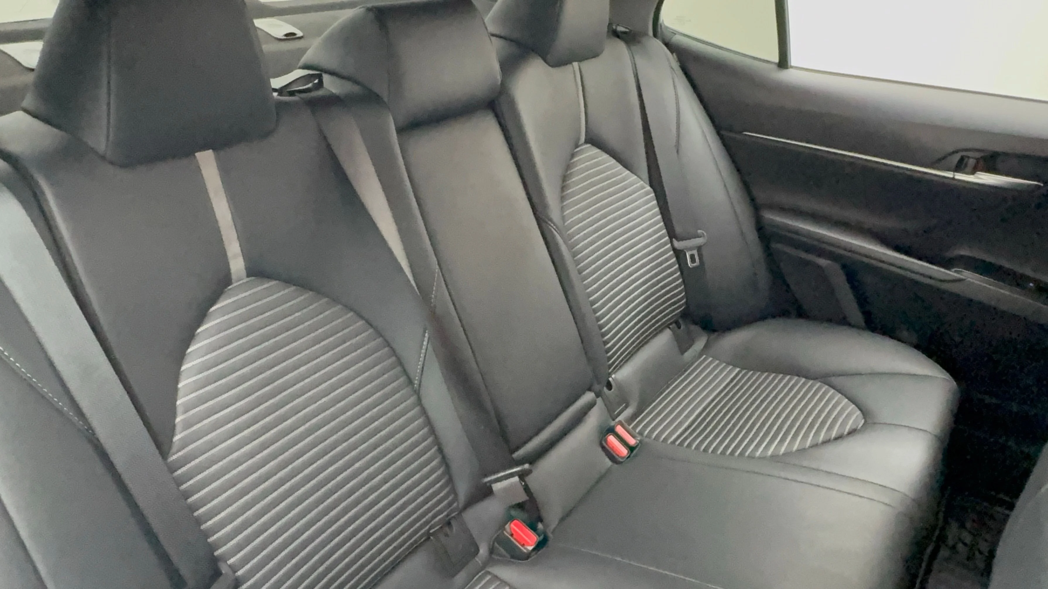 Used 2019 Celestial Silver Metallic Toyota SE image 33
