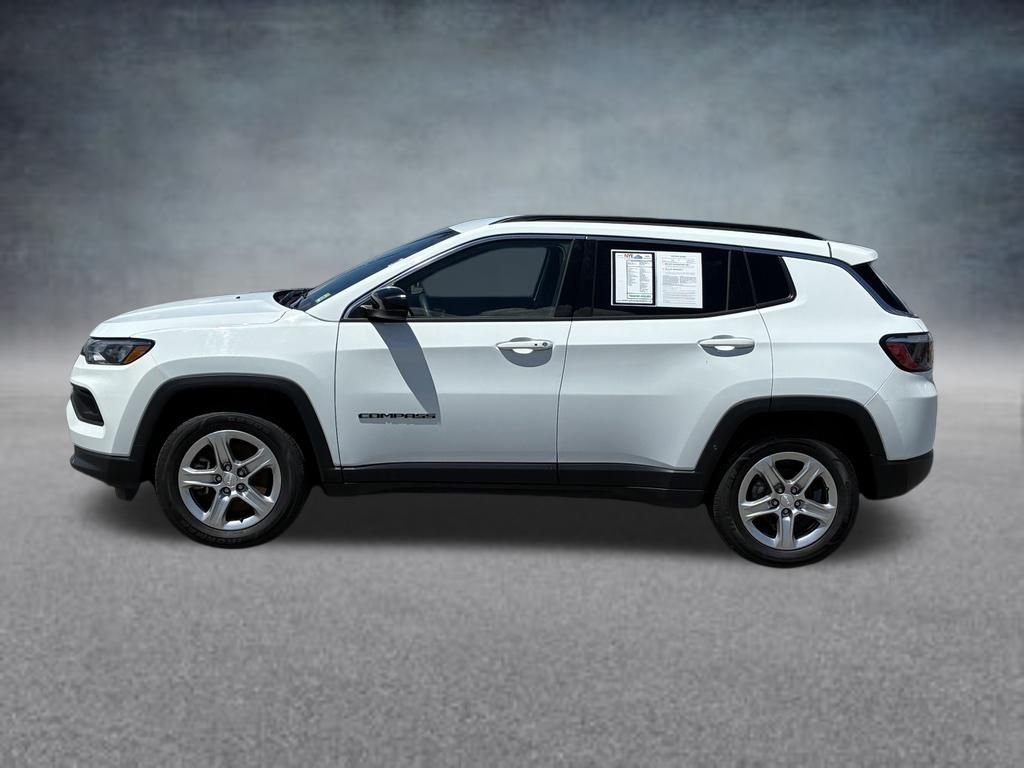 Used 2024 White Jeep Latitude image 2