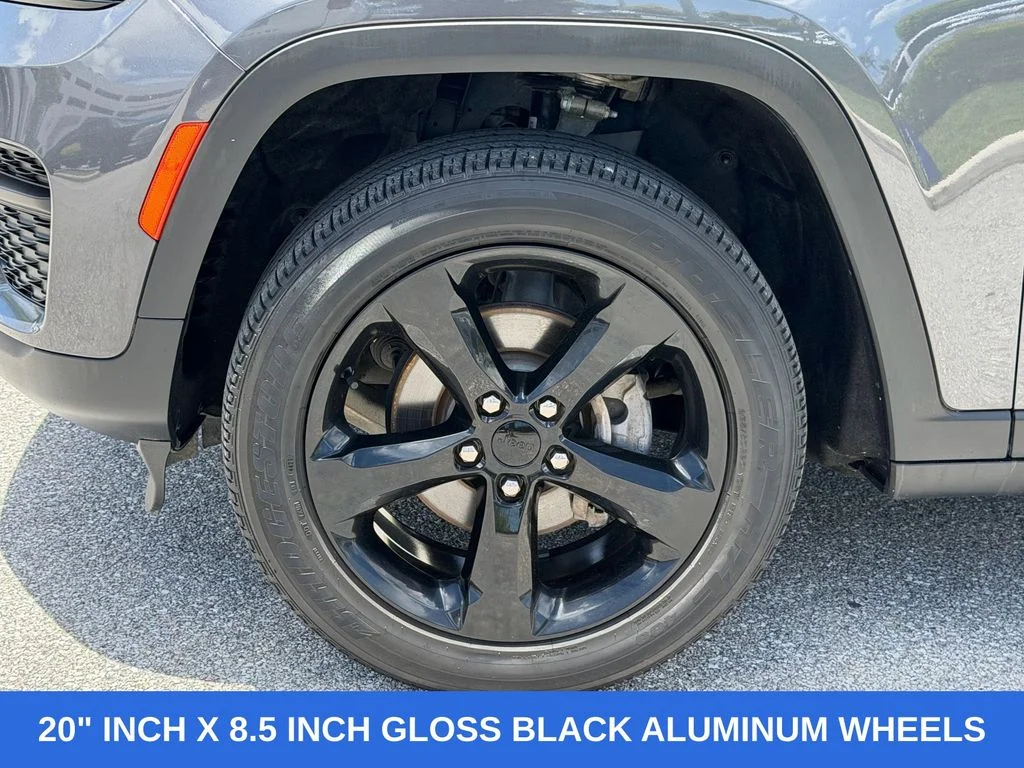 Used 2022 Gray Jeep Altitude image 4