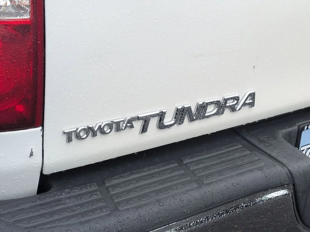Used 2006 Natural White Toyota SR5 image 24