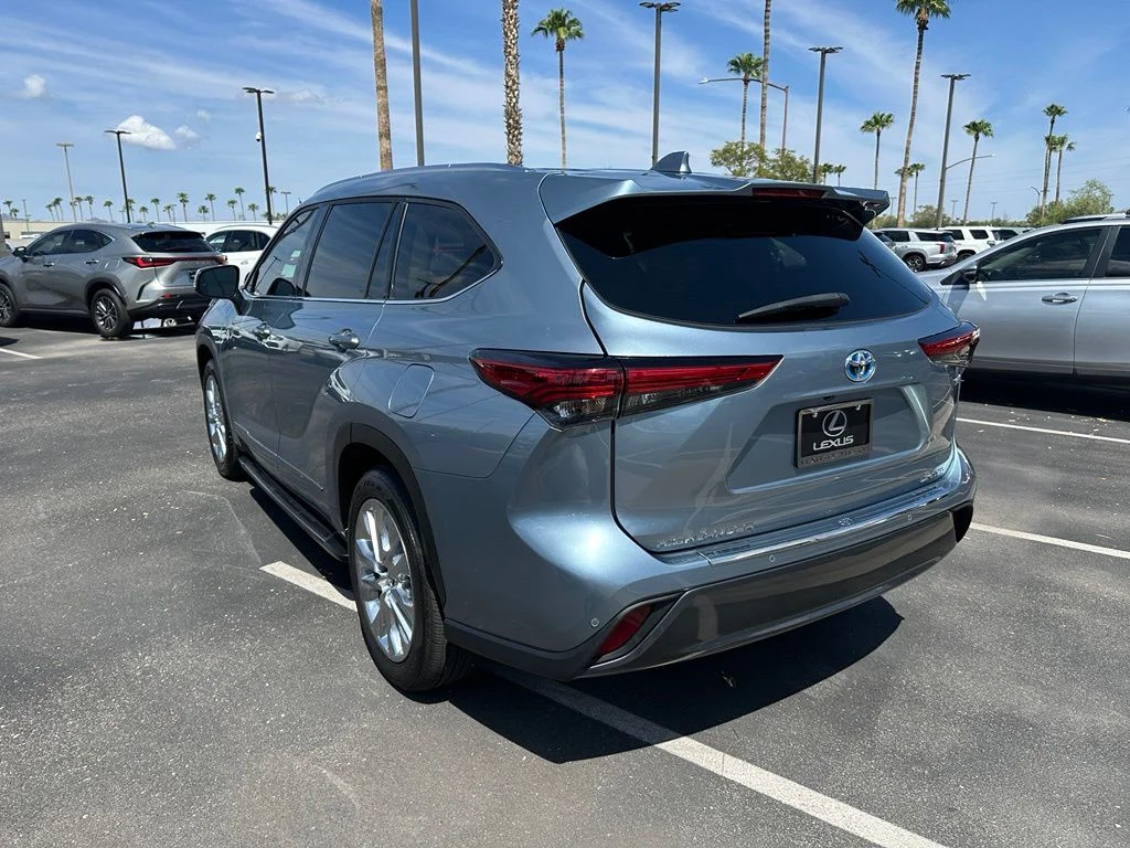 Used 2023  Toyota Limited image 33