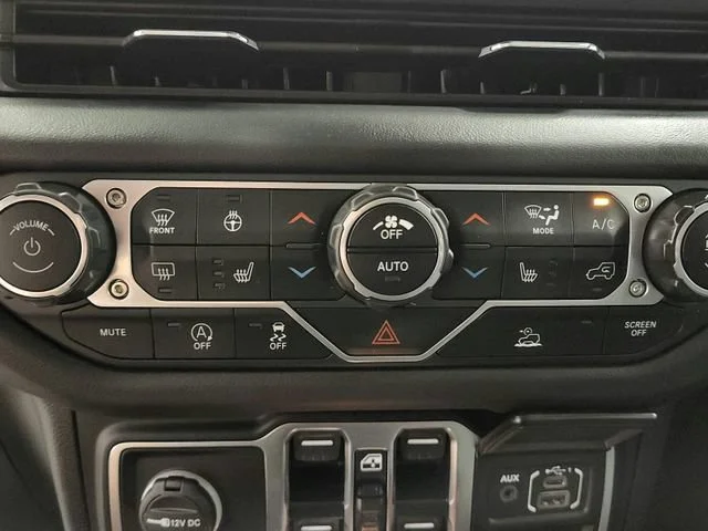 Used 2025 Bright White Cl Jeep Sahara image 23