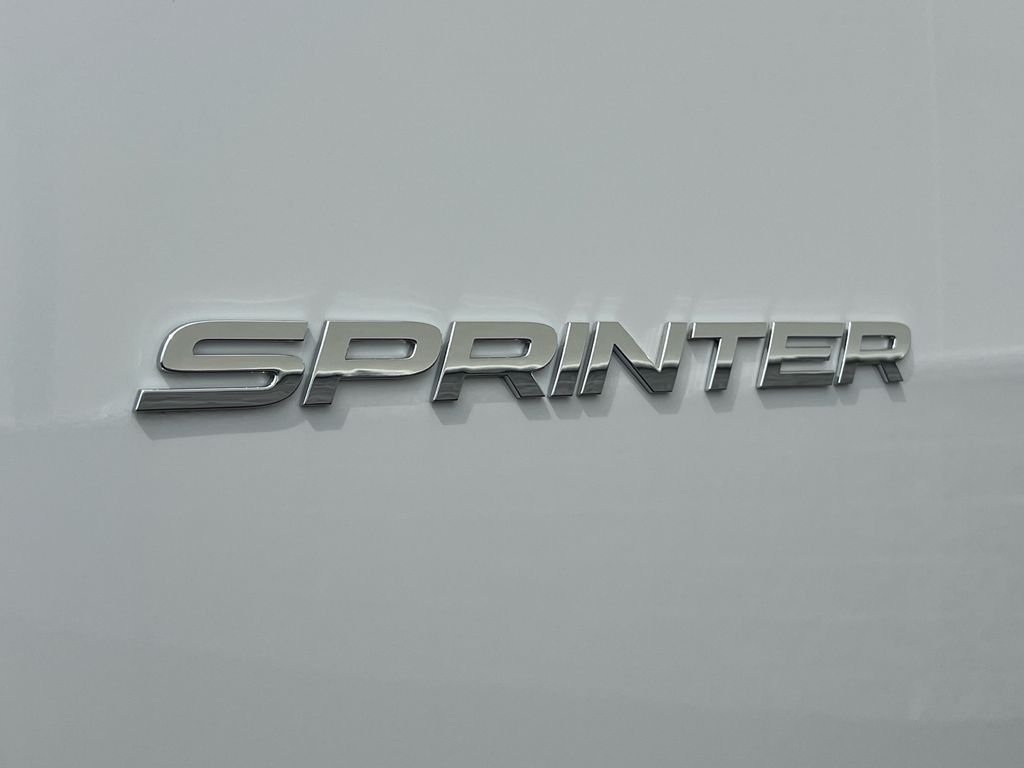 New 2026 Arctic+White Mercedes-Benz Cargo 144 WB image 23