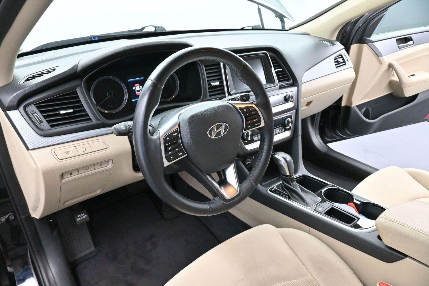 Used 2019 Phantom Black Hyundai SEL image 15