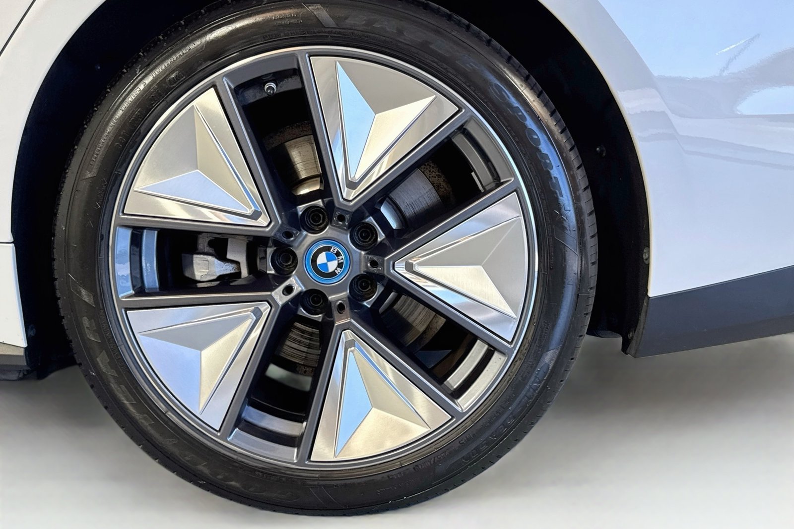 Used 2023 Mineral White Metallic BMW eDrive40 image 30