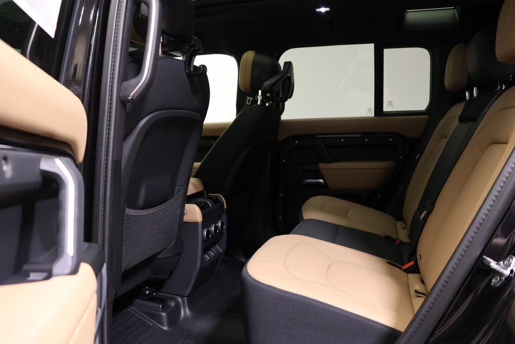 New 2026 Santorini Black Metallic Land Rover V8 image 35