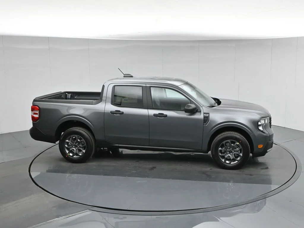 New 2026 Carbonized Gray Metallic Ford XLT image 51