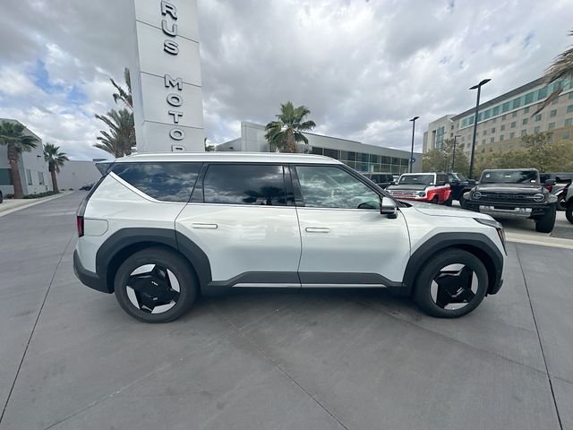 New 2026 Ivory Silver Kia Wind AWD image 8