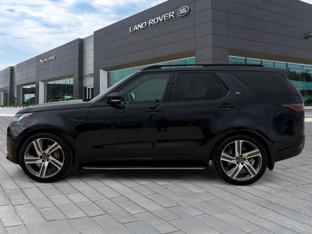 Used 2026 Santorini Black Metallic Land Rover Dynamic SE image 2