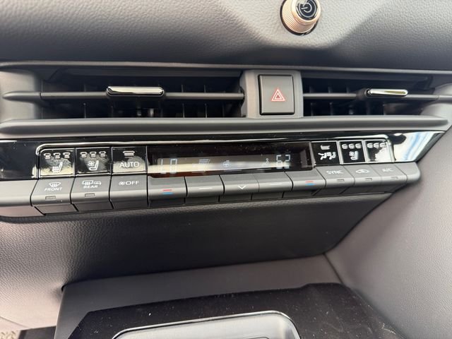 2026 Toyota Crown Signia Limited - Photo 17