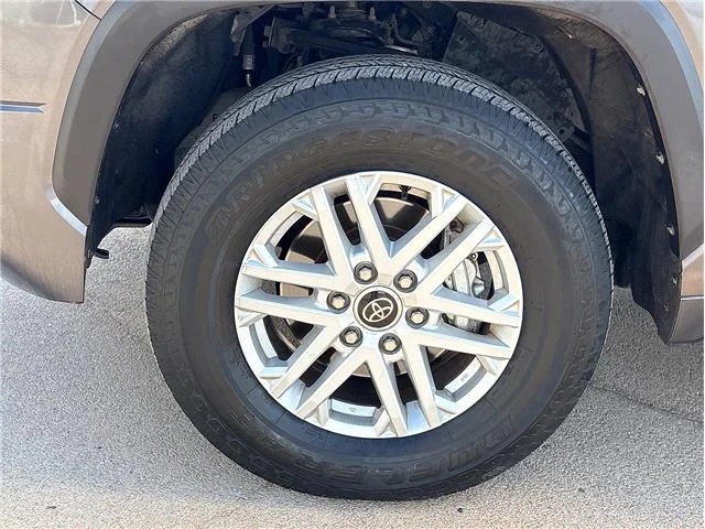 Used 2022 Magnetic Gray Metallic Toyota SR5 (A10) 4x2 CrewMax 5.5 ft. box 145.7 in. WB image 7