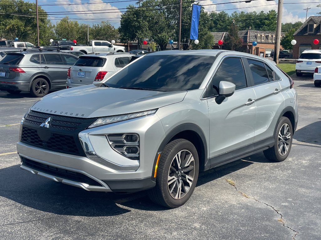 Used 2025 Alloy Silver Metallic Mitsubishi SE image 3