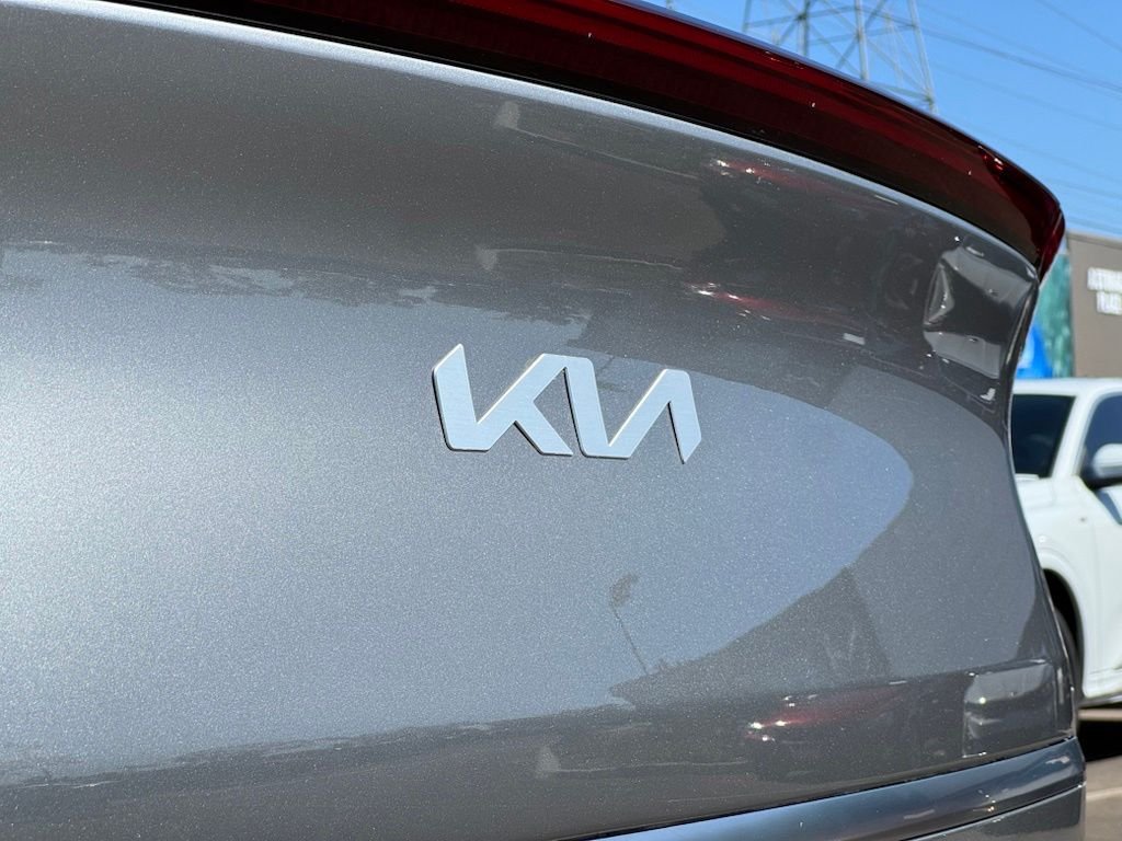 Used 2023 Steel Gray Kia Wind image 24