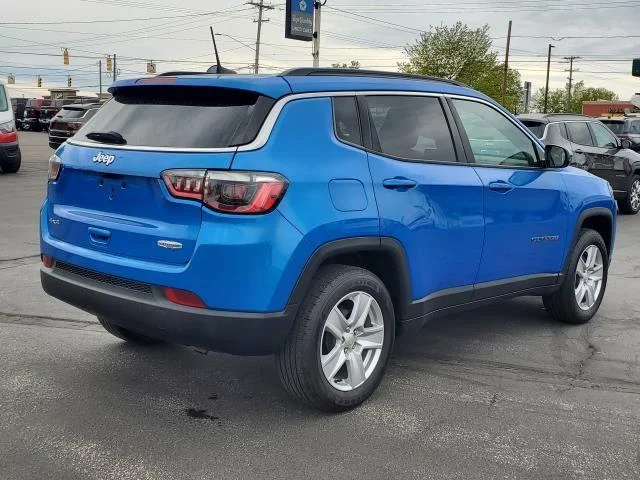 Used 2022 Laser Blue Pearlcoat Jeep Latitude image 4