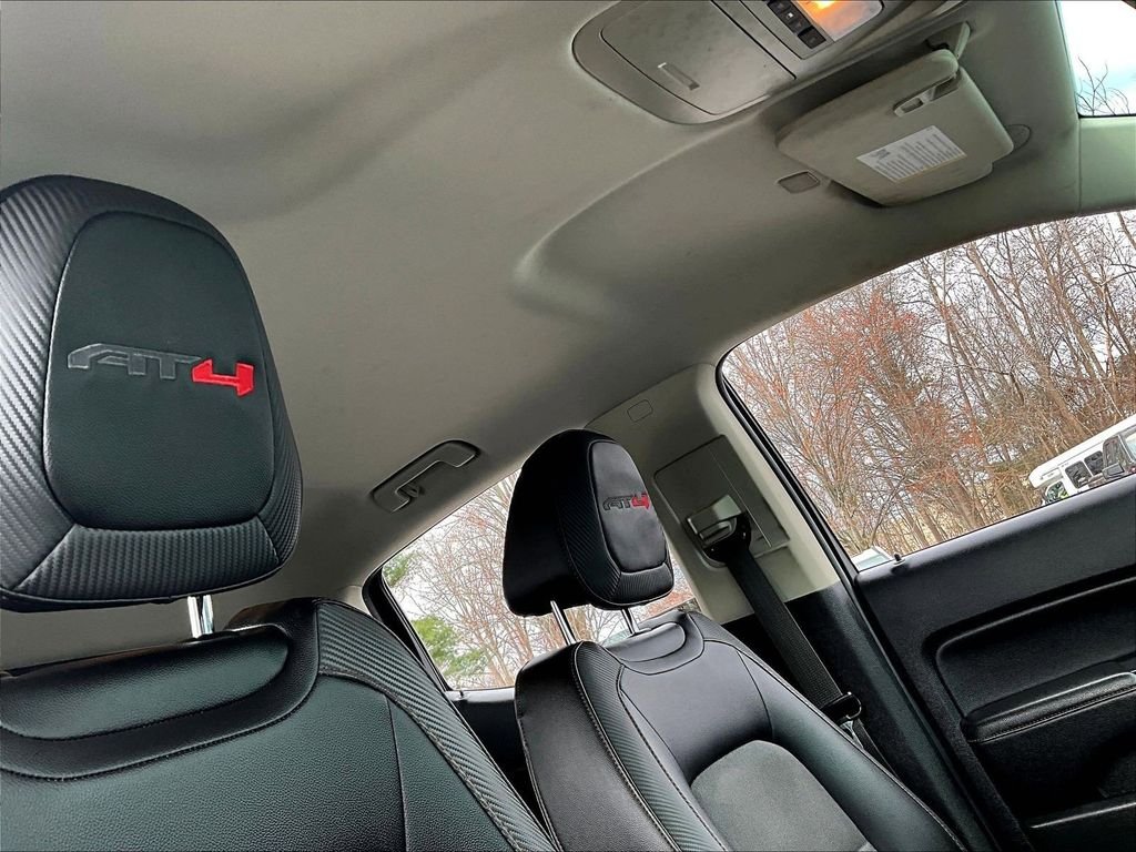 Used 2022 Black GMC AT4 w/Cloth image 22