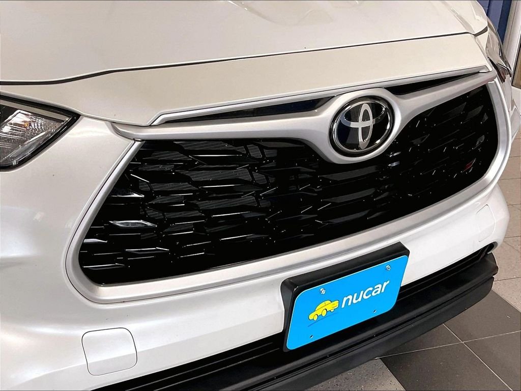 Used 2022 Beige Toyota LE image 31