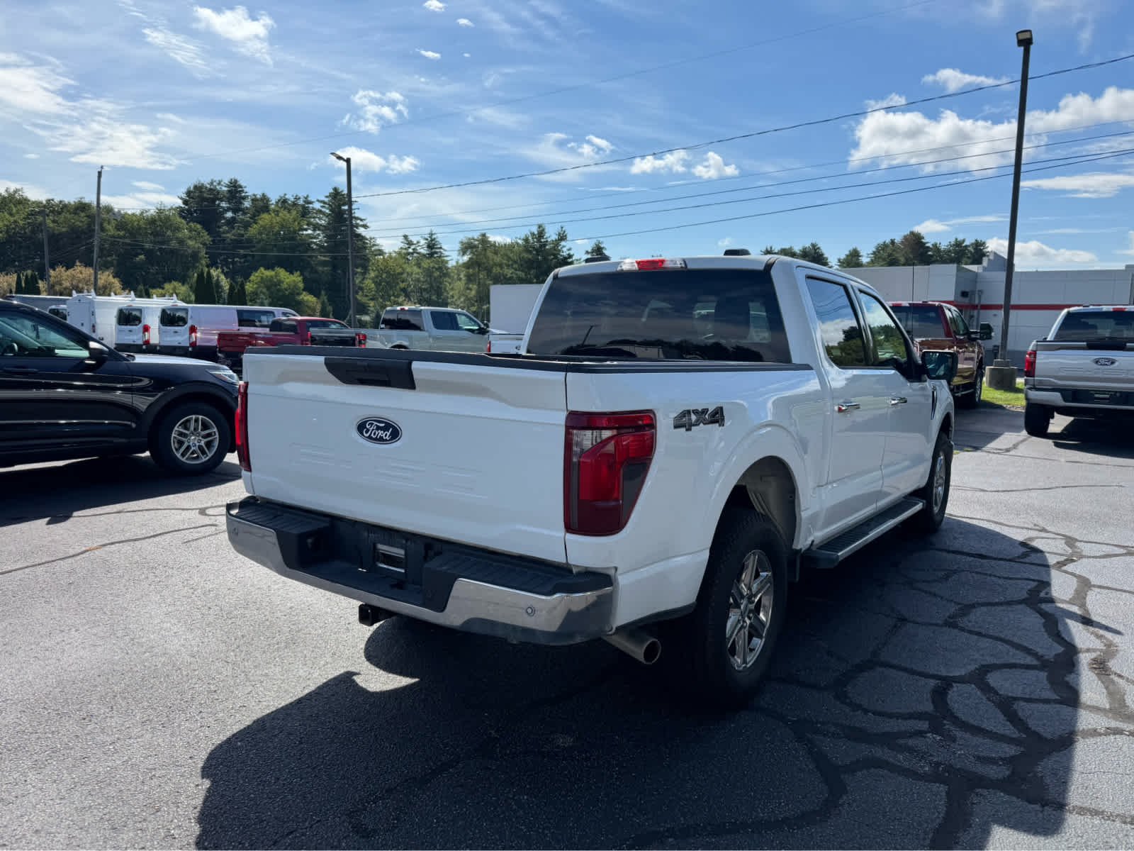 Certified Used 2025 Oxford White Ford XLT image 3