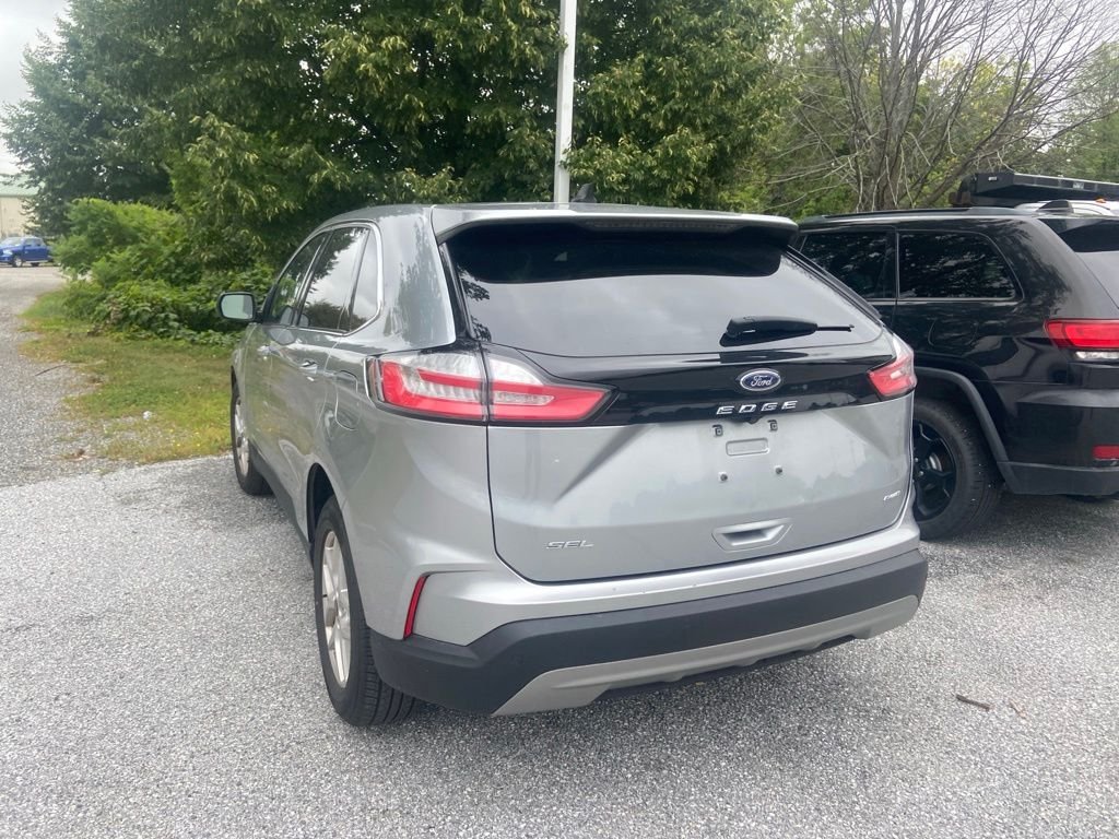 Used 2024 Silver Metallic Ford SEL image 4